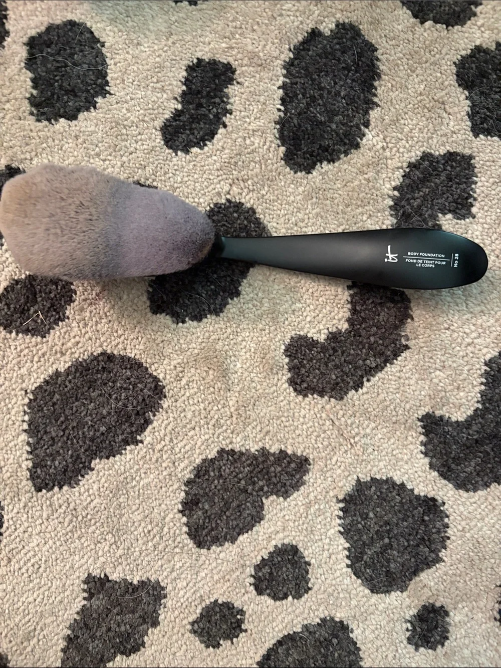 itBrush Pro Makeup Brush with Oval Head - Black body brush. Used once